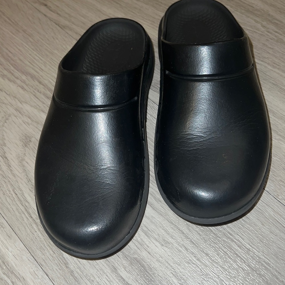 Oofos shoes